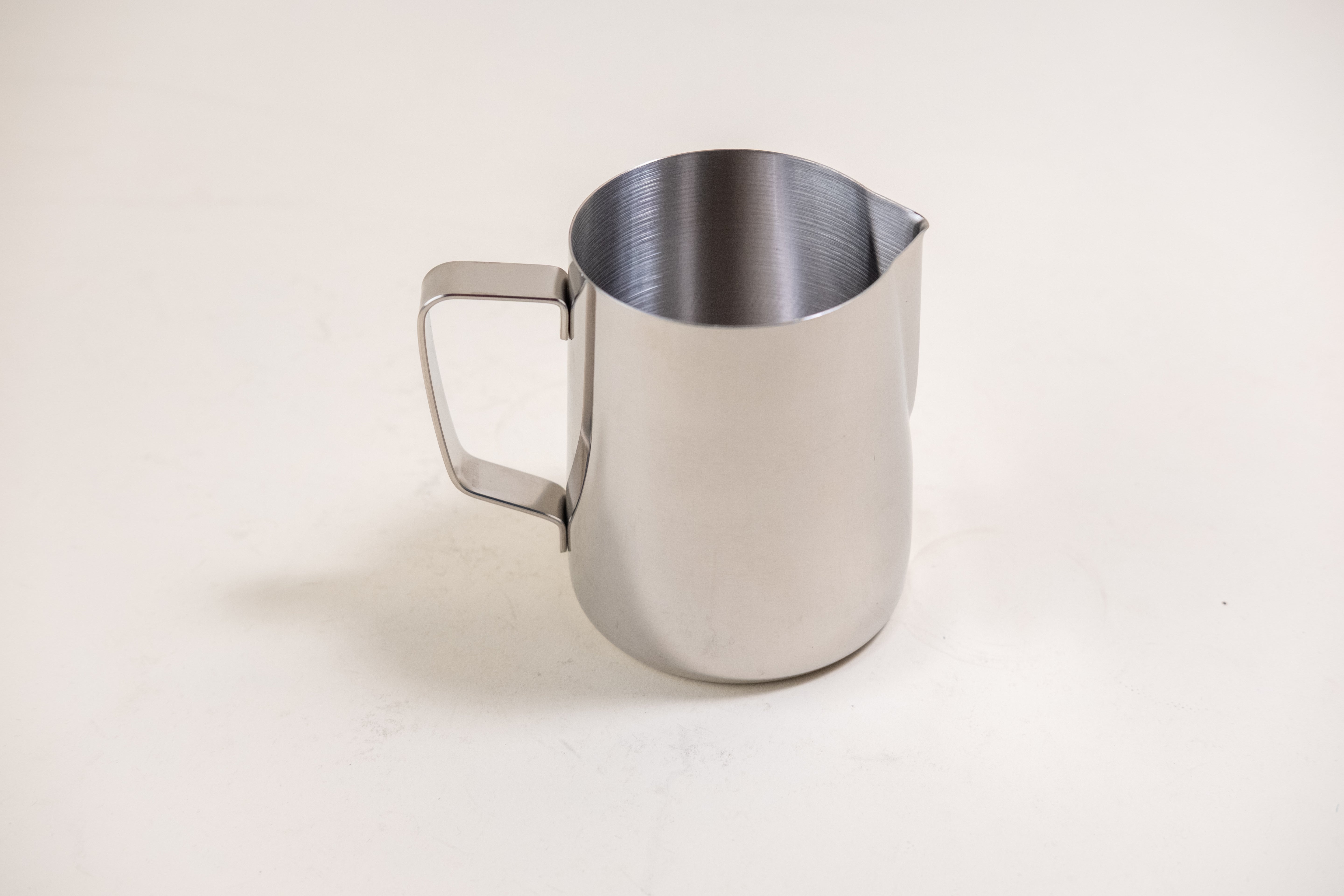 Basic Milk Pitcher 500ml stainless steel jug for frothing and pouring latte art in coffee preparation