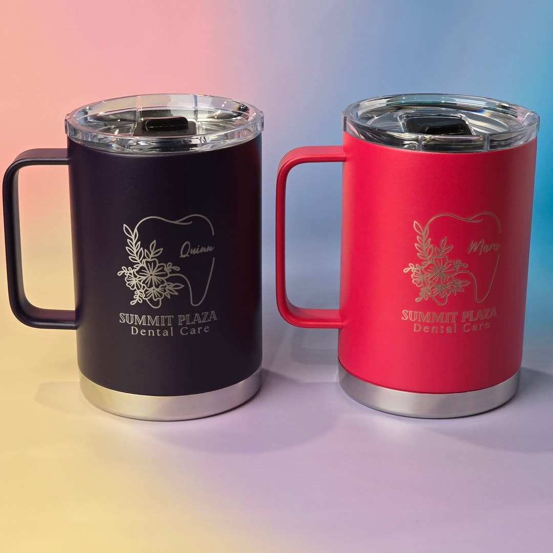 LAMOSE Hudson Pro Max 24 oz insulated mugs in deep purple and vibrant red, front view, with handles, clear lids, and custom laser engraving.