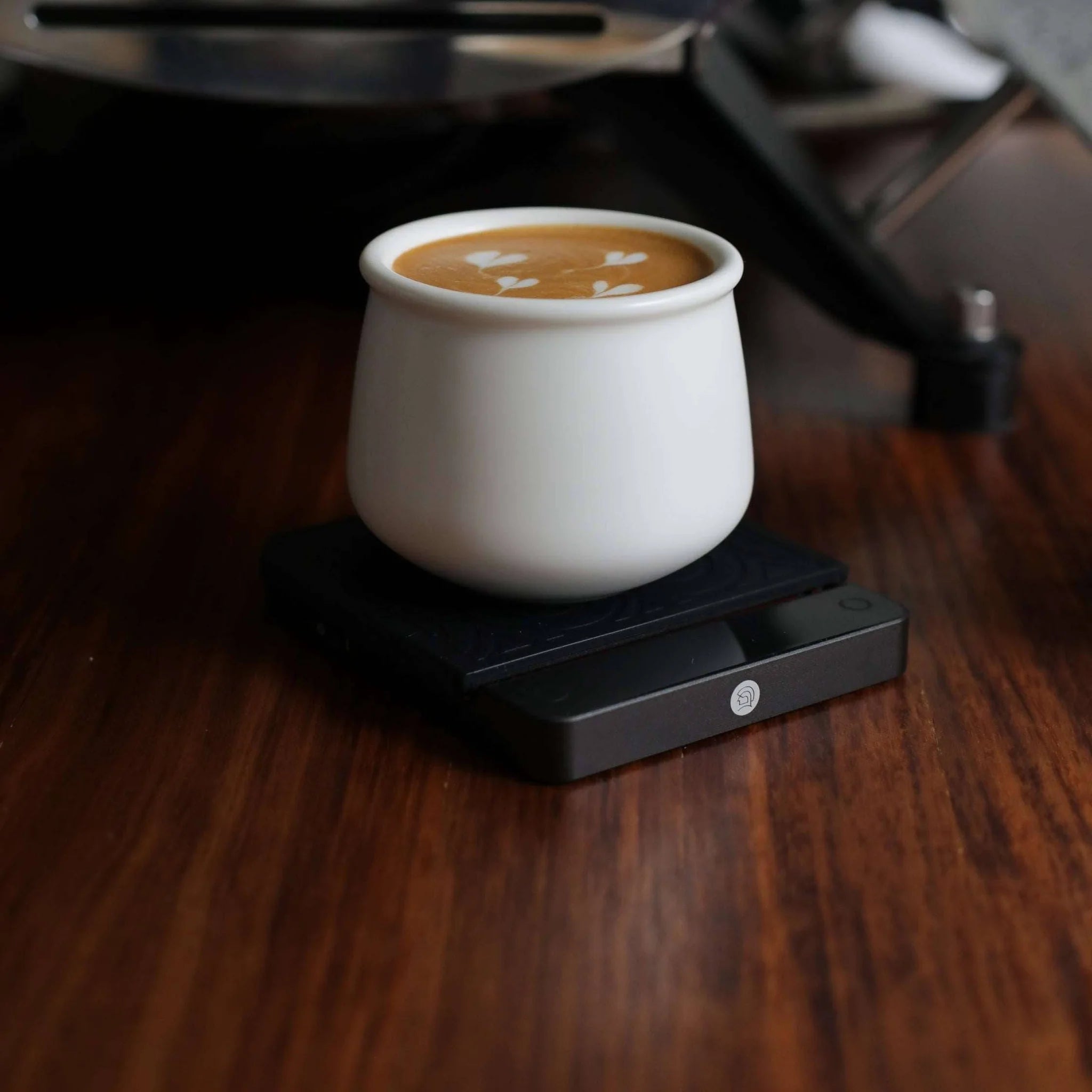 zeroHero Yunzhi E-Smart Scale displaying coffee brewing measurements with precision digital display for pour-over coffee