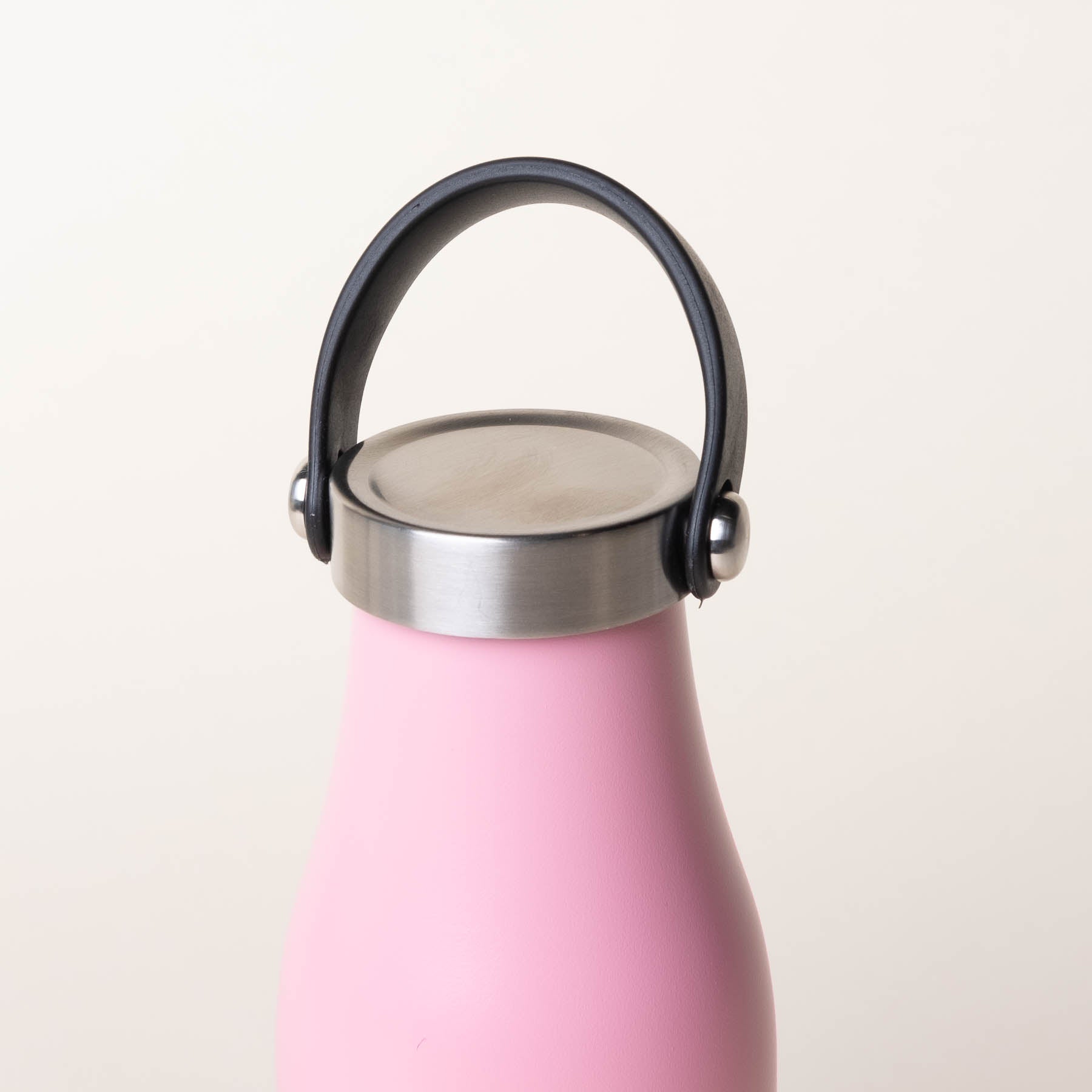 LAMOSE Robson Carry Lid close-up, showing a stainless steel cap with a black flexible handle on a pink bottle.